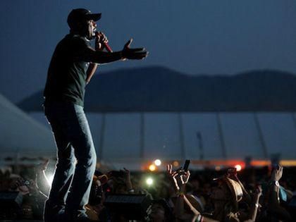 nicki minaj super bass video glow in the dark. 2011-05-06 Nicki Minaj Pumps